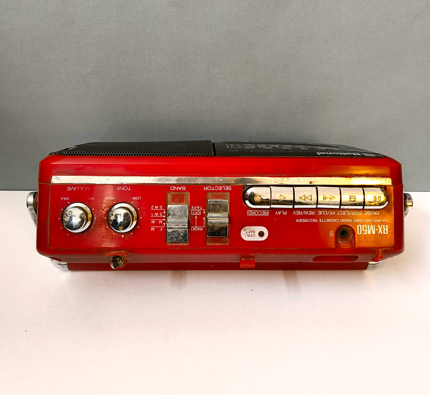 Vintage Red Radio Cassette Player – National Brand Collectible Retro Radio for Home Décor & Music Enthusiasts