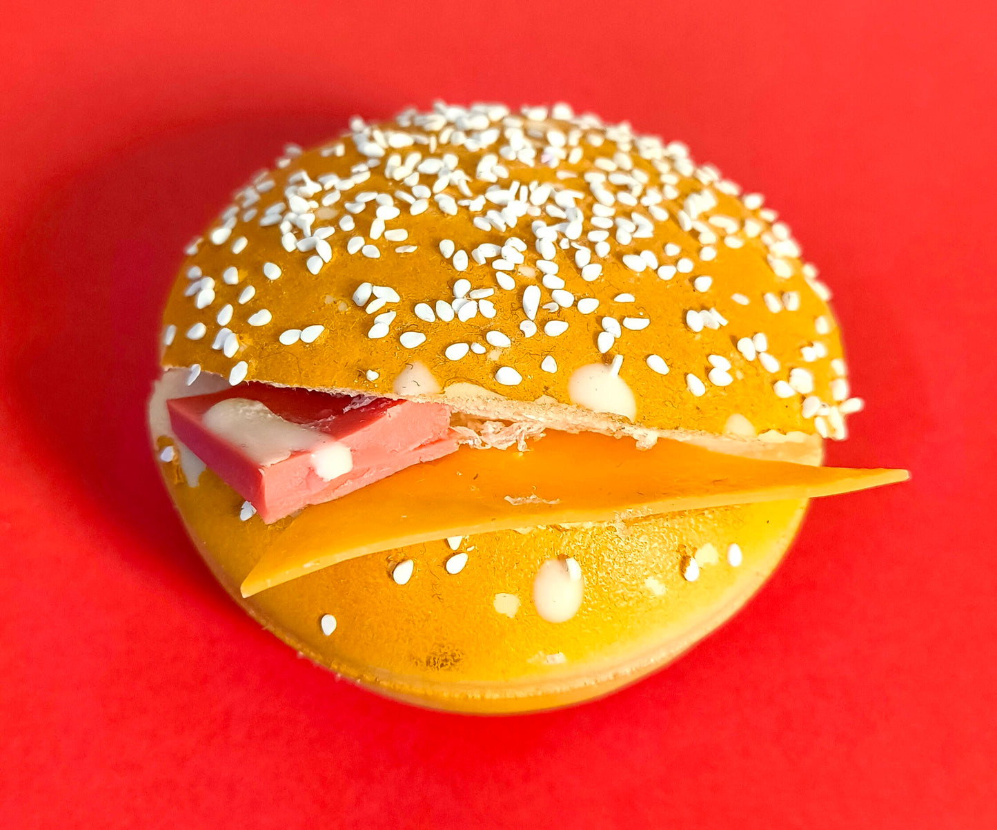 Classic Burger Fridge Magnet – Handmade Fast-Food Décor with Realistic Layers