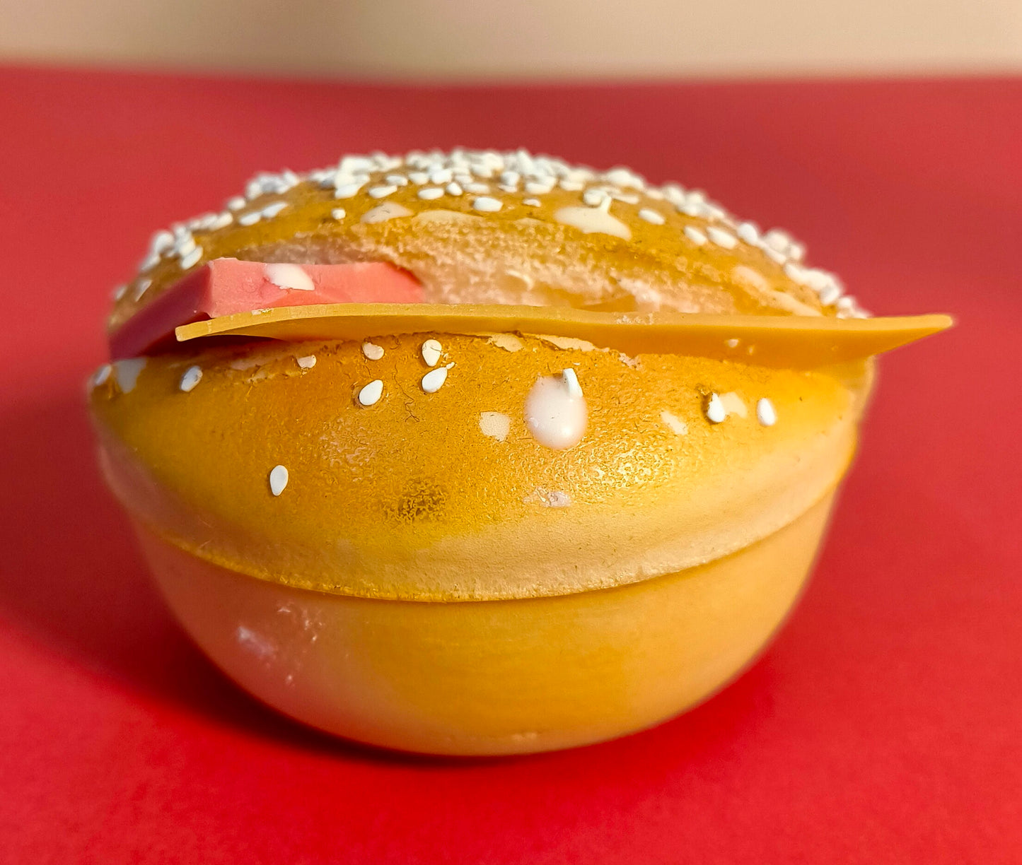 Classic Burger Fridge Magnet – Handmade Fast-Food Décor with Realistic Layers