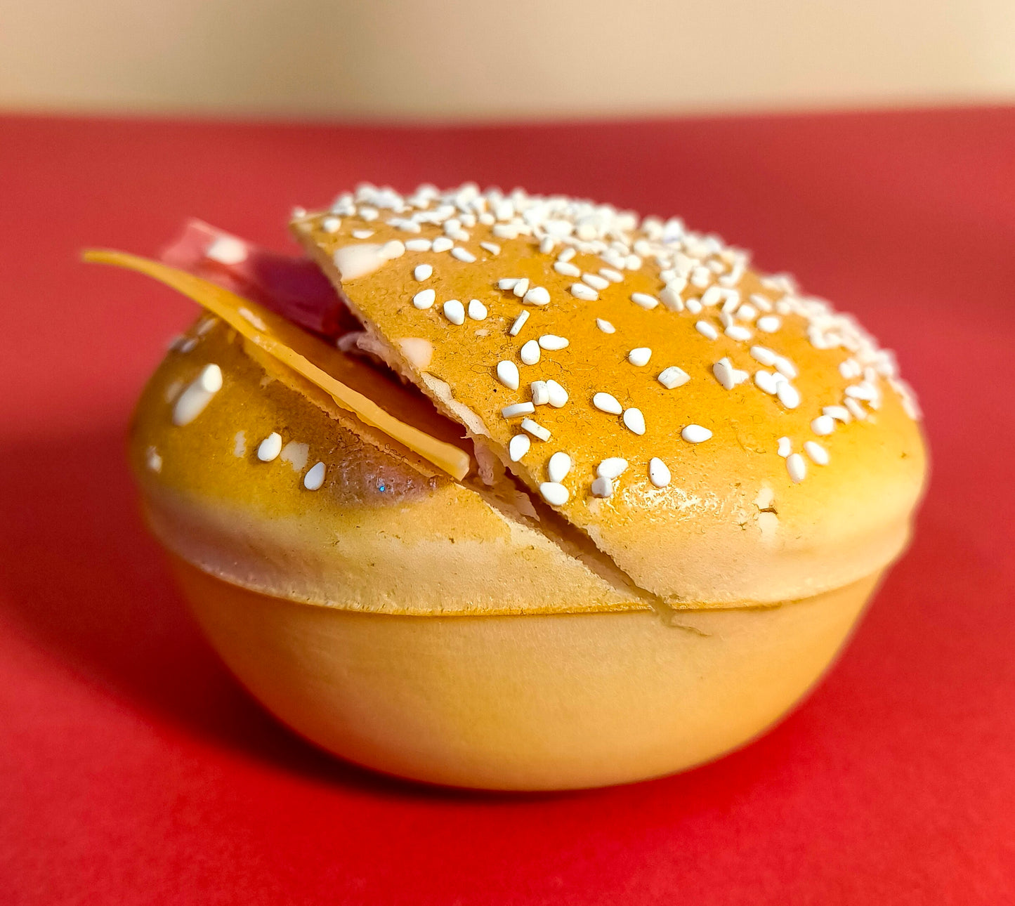 Classic Burger Fridge Magnet – Handmade Fast-Food Décor with Realistic Layers