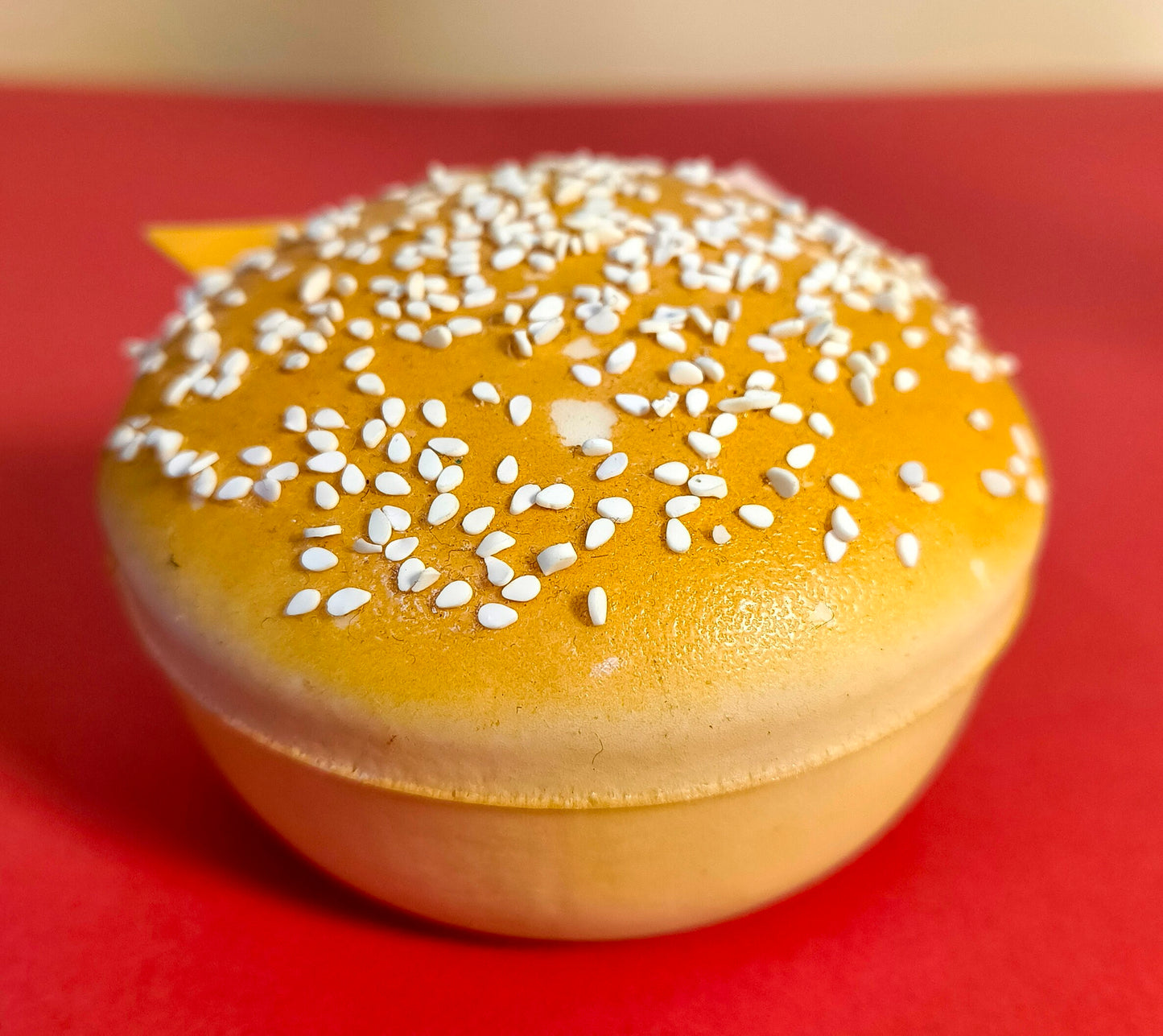 Classic Burger Fridge Magnet – Handmade Fast-Food Décor with Realistic Layers