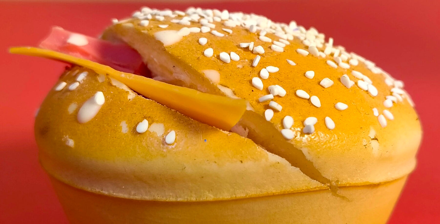 Classic Burger Fridge Magnet – Handmade Fast-Food Décor with Realistic Layers