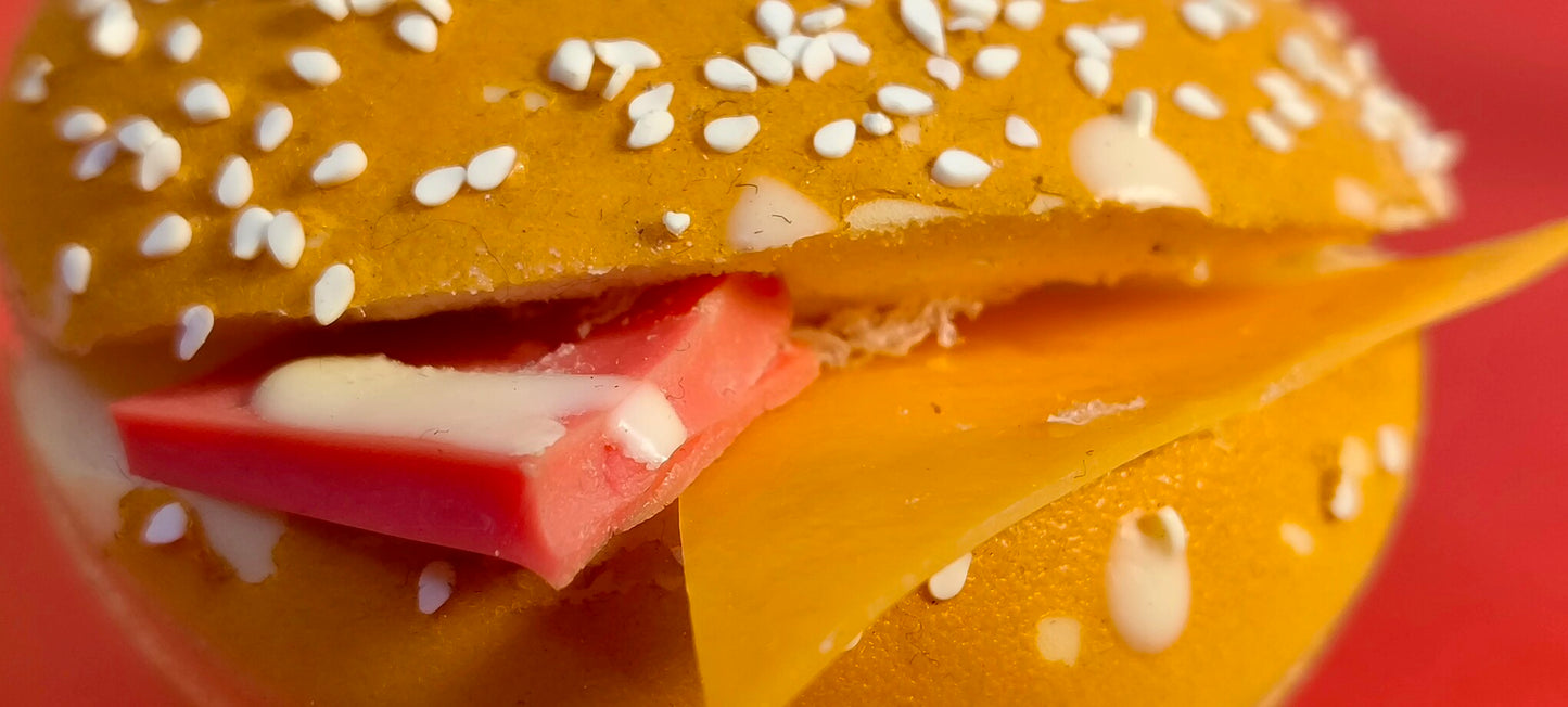 Classic Burger Fridge Magnet – Handmade Fast-Food Décor with Realistic Layers