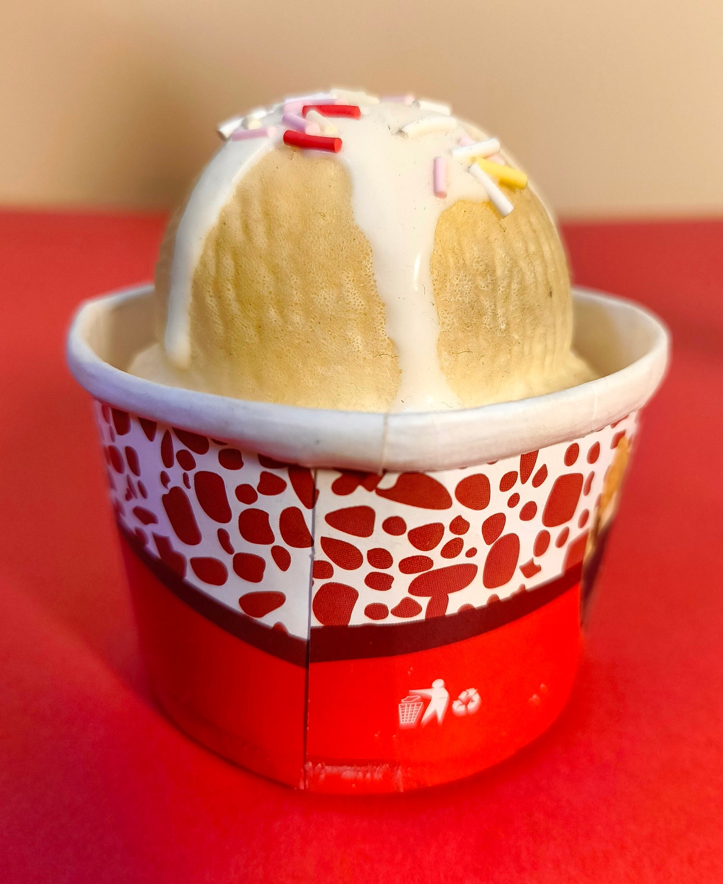 Vanilla Cupcake Fridge Magnet – Handmade Cupcake Décor with Drizzle & Sprinkles