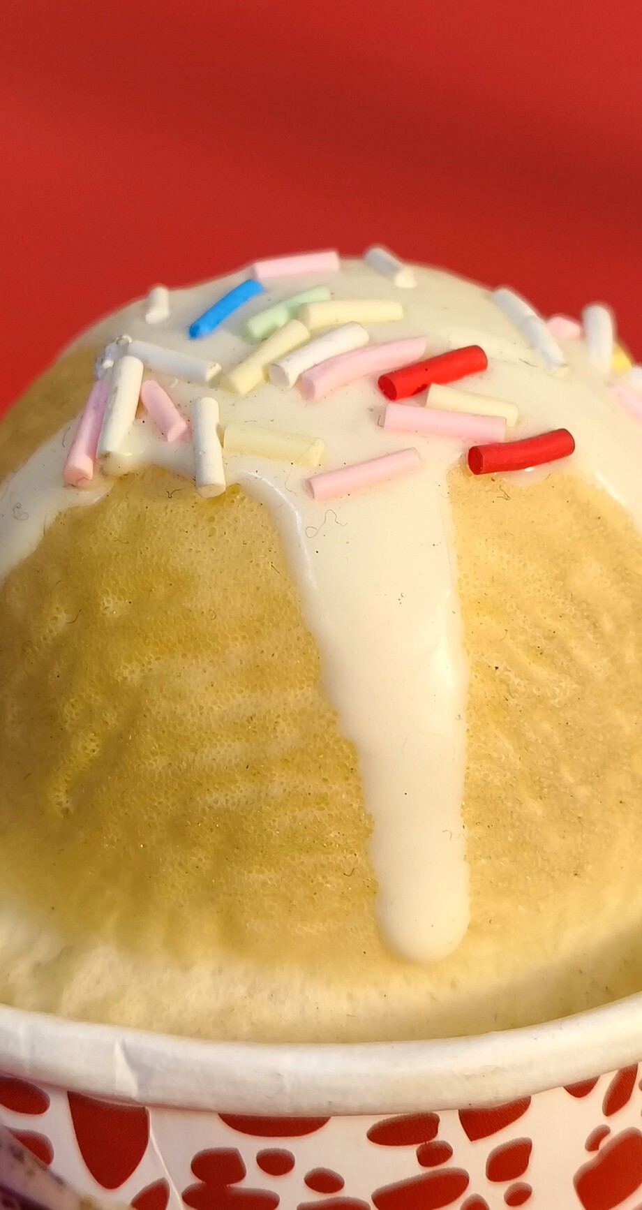 Vanilla Cupcake Fridge Magnet – Handmade Cupcake Décor with Drizzle & Sprinkles