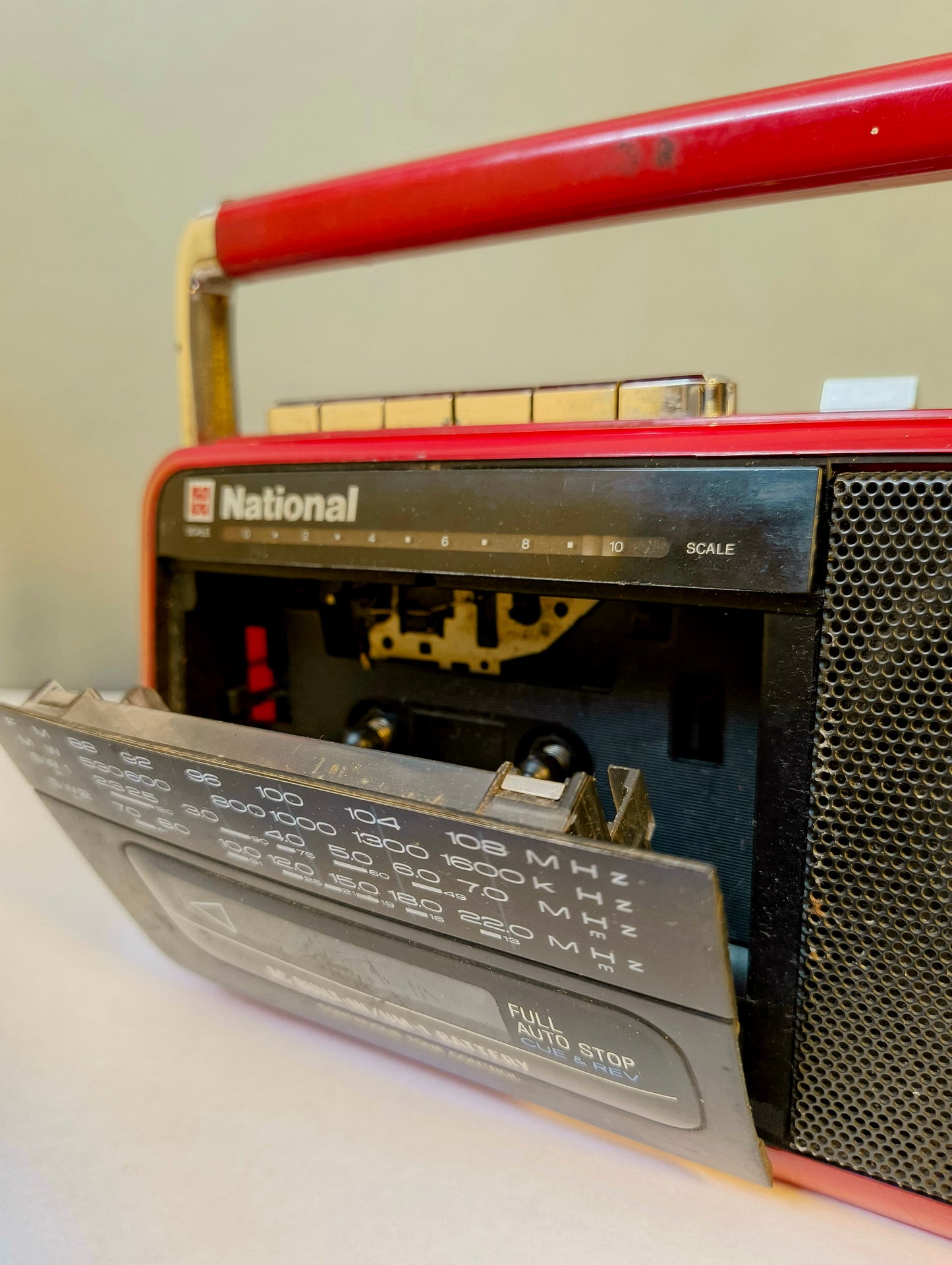 Vintage Red Radio Cassette Player – National Brand Collectible Retro Radio for Home Décor & Music Enthusiasts