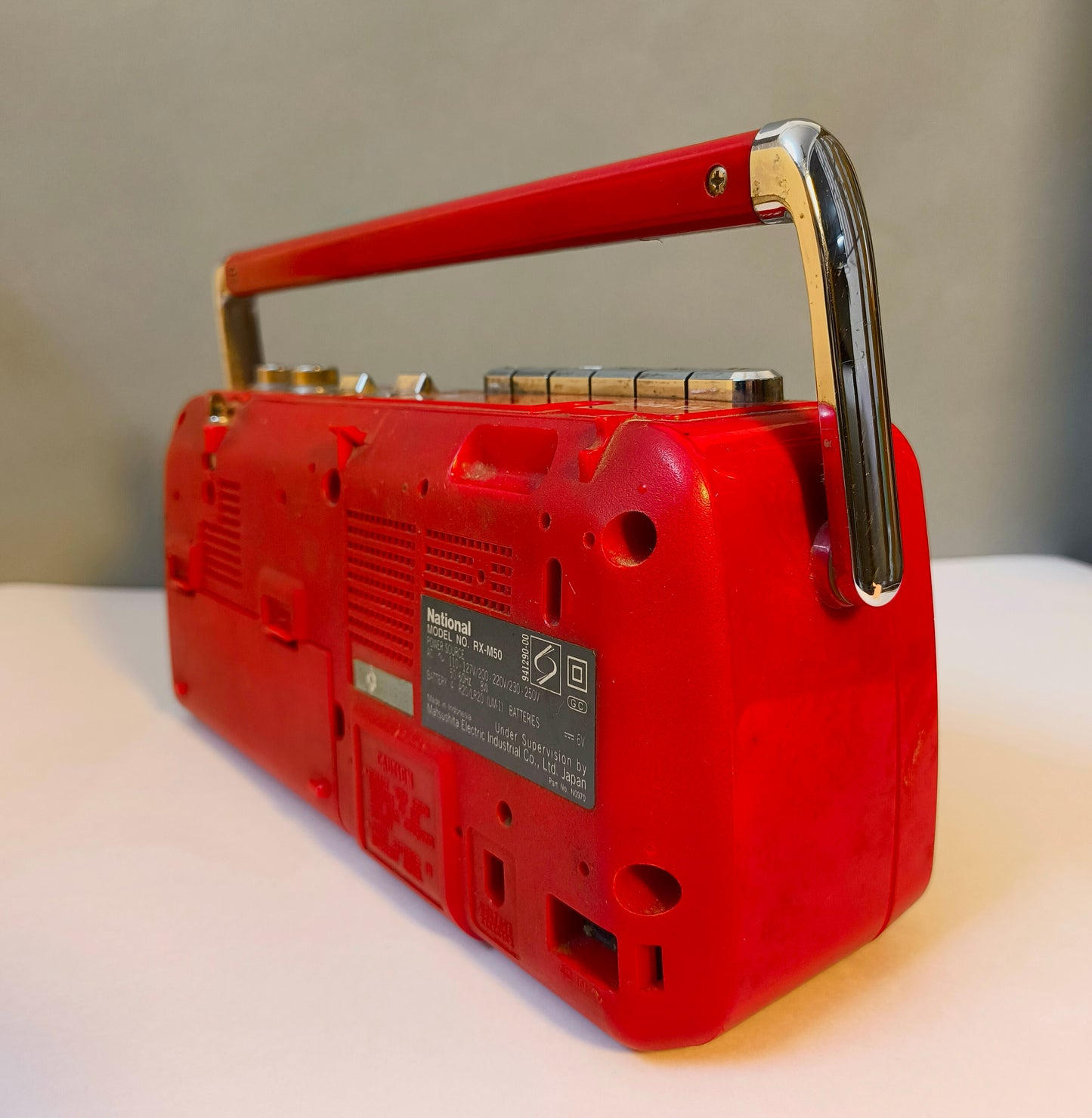 Vintage Red Radio Cassette Player – National Brand Collectible Retro Radio for Home Décor & Music Enthusiasts