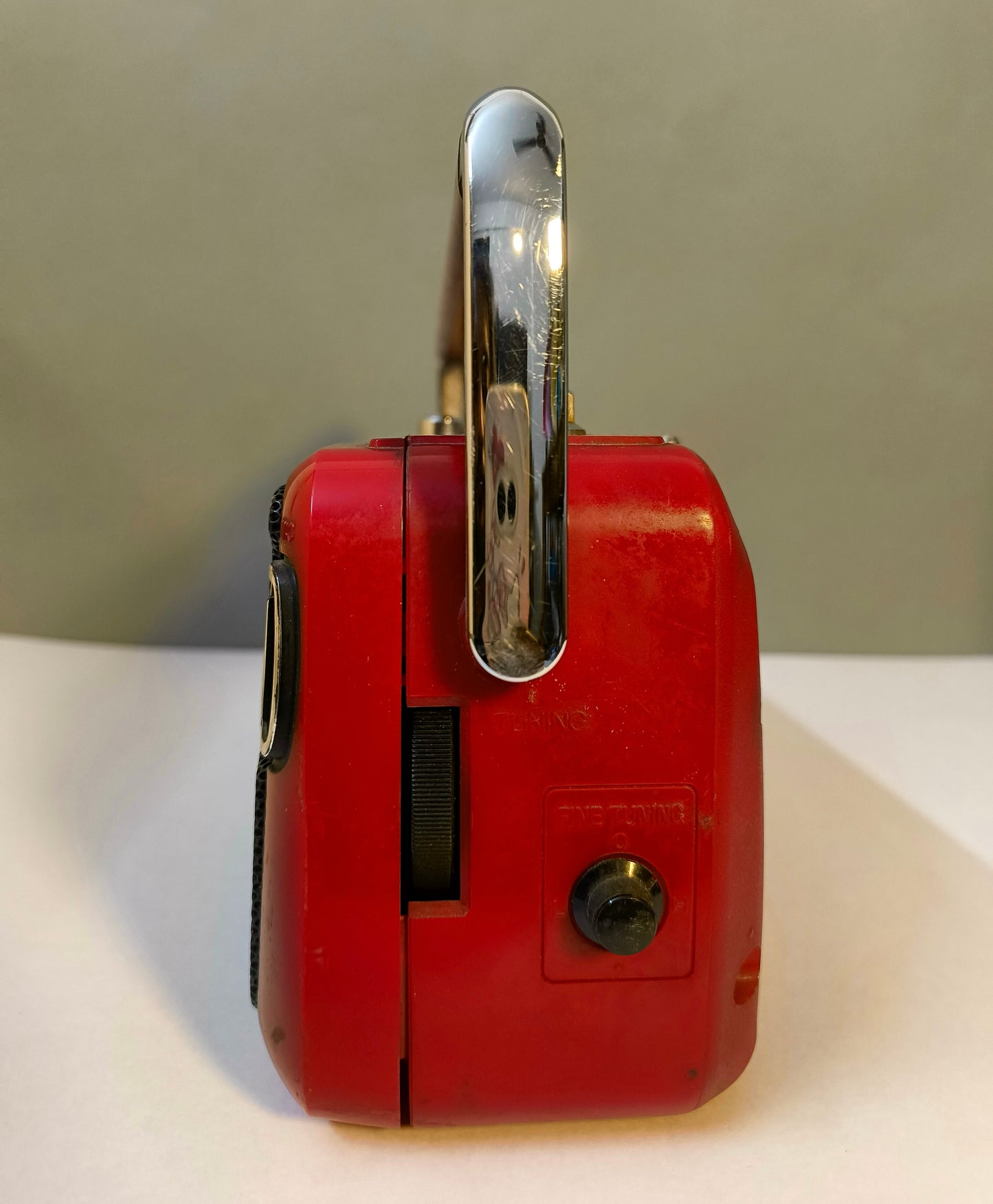 Vintage Red Radio Cassette Player – National Brand Collectible Retro Radio for Home Décor & Music Enthusiasts