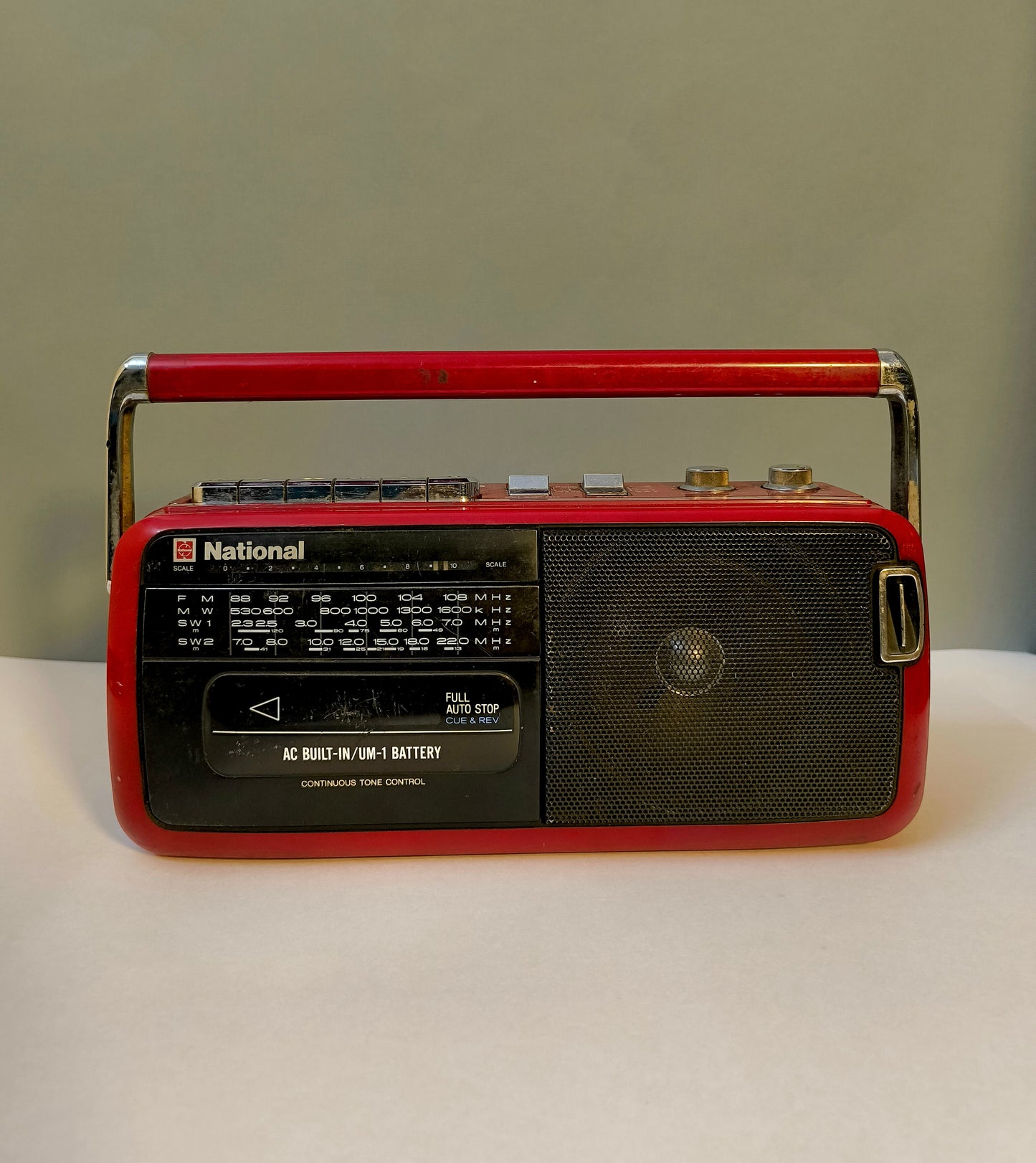 Vintage Red Radio Cassette Player – National Brand Collectible Retro Radio for Home Décor & Music Enthusiasts